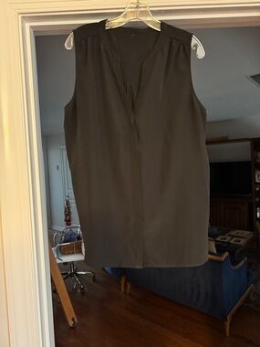 NYDJ Black Sleeveless V-Neck Top